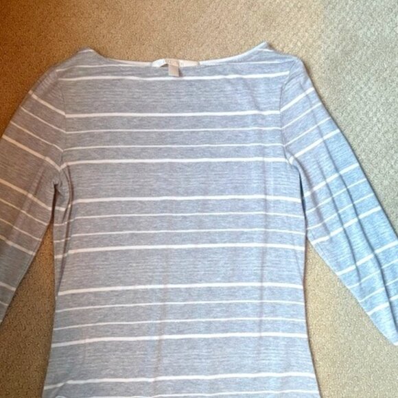 Gray Striped Women's Top size Medium collection - Picture 1 of 1